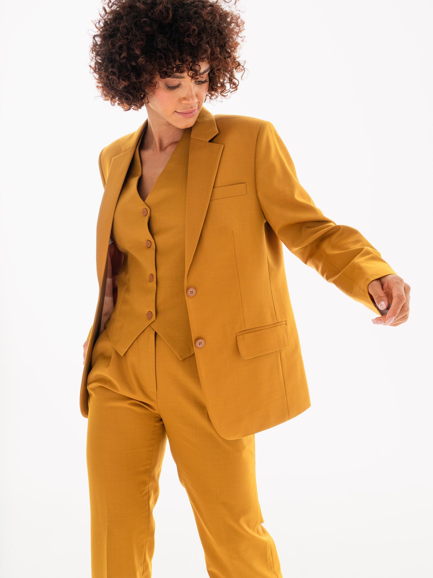 ‘SAMRA’  THE GOLDEN SANDS  (Jacket)
