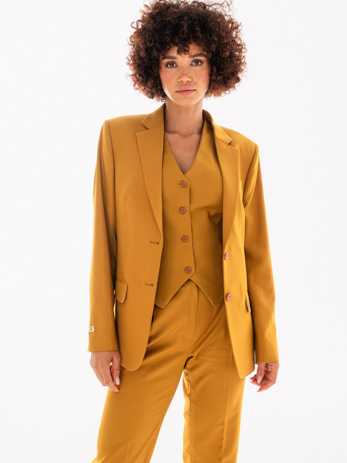 ‘SAMRA’  THE GOLDEN SANDS  (Jacket)